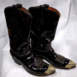 Stunning vintage Tony Lama women's black boots w/tip and heel guards